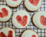 Foto del paso 3 de la receta: Galletas corazón de mermelada ❤️Heart shaped thumbprint cookies by Irum Zaidi from U. K. 🇬🇧