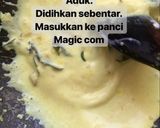 Foto langkah ke 4 dari resep Nasi Kuning lauk udang, telur dan perkedel.
