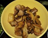 मटर मशरूम की सब्जी (matar mushroom ki sabzi recipe in Hindi) रेसिपी चरण 3 फोटो