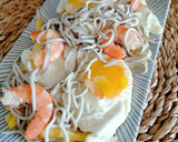 Foto del paso 9 de la receta: Huevos rotos con gulas y langostinos