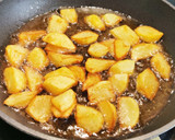 Foto del paso 2 de la receta: Patatas bravas con salsas de Alioli y Agridulce