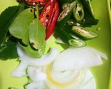 Foto langkah ke 1 dari resep Kulit Ayam Pedas Nampol.