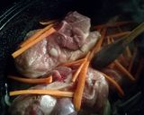 Foto del paso 1 de la receta: Cerdo a la naranja y jengibre con zanahorias