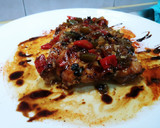 Foto del paso 4 de la receta: Muslo de pollo deshuesado al horno en salsa de verduras y soja