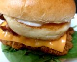 A picture of step 8 of My Big Chicken, Halloumi,Bacon,Red Cheese Slice on Brioche Bun🤩.