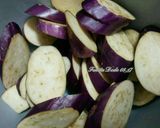 Foto langkah ke 1 dari resep Terong Ungu Goreng Cabe Garam.
