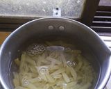 A picture of step 2 of White Sauce Pasta.