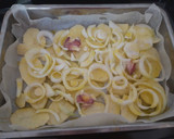 Foto del paso 1 de la receta: Dorada al horno con almejas, gambón, patatas y chipirones