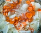 Hình bước làm 3 của món Canh củ cải trắng cà rốt sườn non