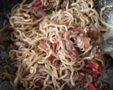 Foto langkah ke 4 dari resep Shirataki goreng buntut sapi.