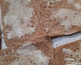Foto del paso 1 de la receta: Sandwichs de miga con pan negro de jamón,  queso y algo más