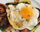Foto del paso 3 de la receta: Setas y Espárragos al ajillo con Huevo frito