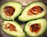 Foto del paso 2 de la receta Aguacate al horno relleno de salmón y huevo