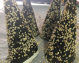 Foto del paso 3 de la receta: Cucurucho crujiente de Nori, atún y gulas con “mahonesa” de aguacate, lima y miel