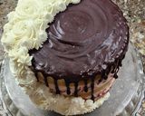 Foto del paso 17 de la receta: 💍 Torta de frutillas a la crema con drip de chocolate - Naked strawberry drip cake de Aniversario💍