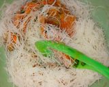 Foto langkah ke 2 dari resep Gorengan Bihun Ayam.