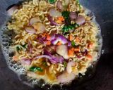 Foto langkah ke 3 dari resep Martabak Telur Mie.