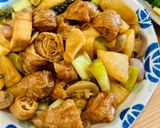 Hình bước làm 5 của món Tàu Hũ Ky Cuộn Kho Thơm Nấm (Món chay)