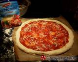 Πίτσα με διπλό πεπερόνι αφράτη φωτογραφία βήματος 10