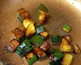 Foto del paso 2 de la receta: Ensalada de tomate, calabacín y algas wakame