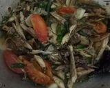 Foto langkah ke 3 dari resep Oseng Pindang Cabe Ijo.