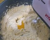 Foto langkah ke 2 dari resep Marmer Cake.