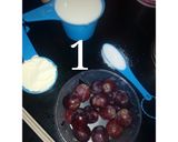 A picture of step 1 of Grape milkshake.