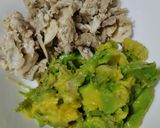 Foto del paso 2 de la receta: Calabaza🎃rellena🥑de ensalada cremosa🥛de pollo🍗y aguacate🥙