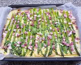 Foto del passaggio 4 della ricetta Torta salata ASPARAGI SU UN LETTO DI PANE 🍞🌱