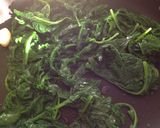 Foto del passaggio 4 della ricetta Bruschetta di pane di segala tostato, con burrata, cime di rapa e bottarga