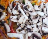 Foto del paso 2 de la receta: Wok de vegetales hongos y fideos de arroz plato vegano 💯