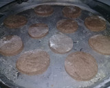 Foto del paso 2 de la receta: Alfajores marplatenses y con baño de azúcar!!!🍫🍫