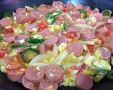 Foto del paso 2 de la receta: Huevo con salchichas viena