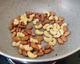 A picture of step 2 of Makhana Namkeen.