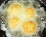A picture of step 4 of Crispy Corn Cheese Balls.