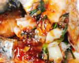 Hình bước làm 1 của món Đầu cá hồi kho mặn