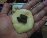 Foto langkah ke 5 dari resep Donat isi coklat lumer.