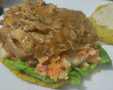 Foto del paso 8 de la receta: Arepa🥯de mazorca🌽rellena de pollo🍗, ensalada y salsa🍎tártara liviana🧆🥙🫓