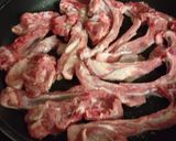 Foto del paso 4 de la receta: Chuletillas de cordero y puré de patatas violetas
