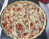 Foto del paso 3 de la receta: Pastel de salsa de tres tomates y quesos manchego curado y mozzarella