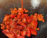 A picture of step 4 of Tomato and Egg Stir-Fry Recipe (西红柿炒鸡蛋）.