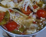 รูปขั้นตอนการทำที่ 6 ของ ต้มยำไก่เห็ดเข็มทอง