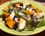 Foto del paso 8 de la receta: Ensalada de brotes tiernos, con salsa de queso Roquefort, pasas y mandarina