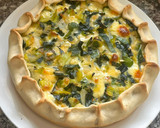 Foto del paso 5 de la receta: Tarta de puerros, cebolla y dos quesos 🧀🧀