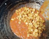 Foto langkah ke 3 dari resep Tumis Kentang Kornet.