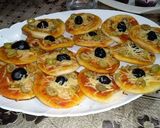 صورة لخطوة 1 من وصفة ميني بيتزا