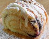 Foto del paso 10 de la receta: Bracito con arándanos relleno de crema y cobertura de chocolate, toffee y crocanti (sin gluten)