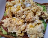Foto langkah ke 5 dari resep Avocado Egg Toast.