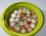 Foto langkah ke 4 dari resep Sayur Sop Sosis Telur Puyuh.