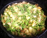 Foto del paso 3 de la receta: Tortilla de espárragos silvestre y patata